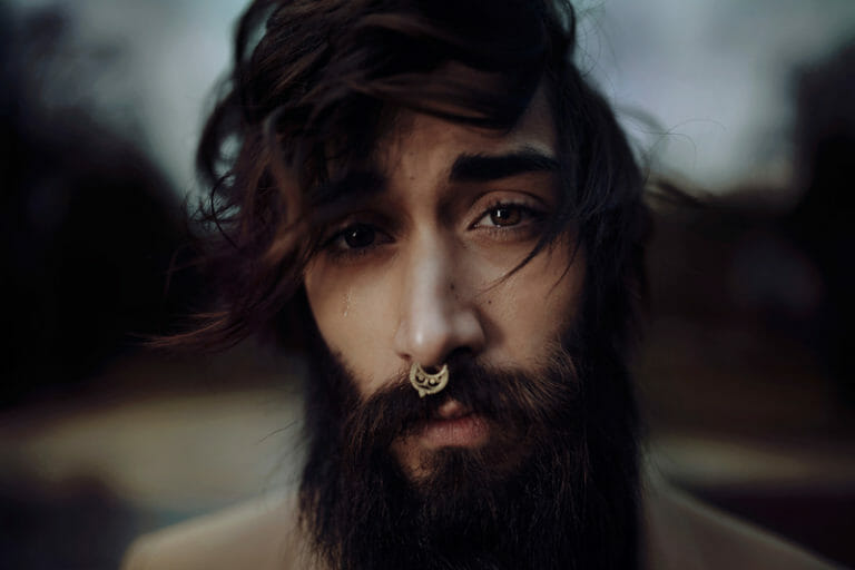 hombres con piercings